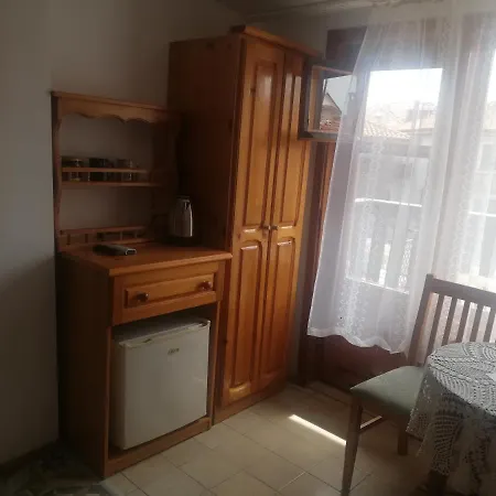 антон петров Pensión Nesebar
